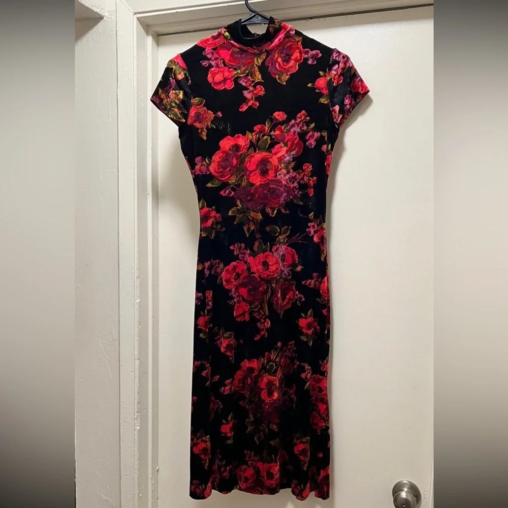 🚫SOLD🚫 Vintage Betsey Johnson Velvet Floral Backless Midi Dress - Picture 1 of 6